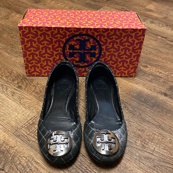Tory Burch Quinn Ballet Suede Quilted Black + Silver Ballett Flats 8 - Picture 1 of 11